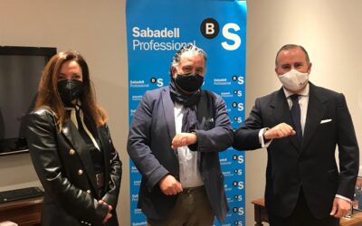 Santiago Centro y el Banco Sabadell firman un acuerdo para apoyar en la captación de fondos de recuperación europeos