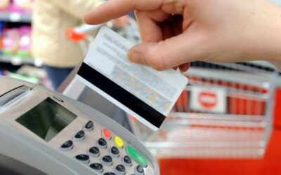 Los pagos contactless y con tarjeta ya suponen 80% del gasto en tiendas físicas